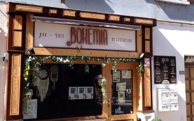 Enseigne bois - Bohémia Bar à Aime